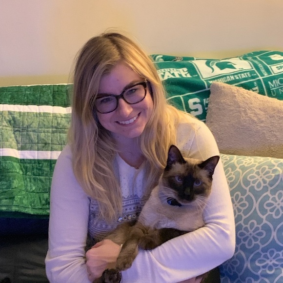 Meet your Posher, Brittney - Picture 4 of 4